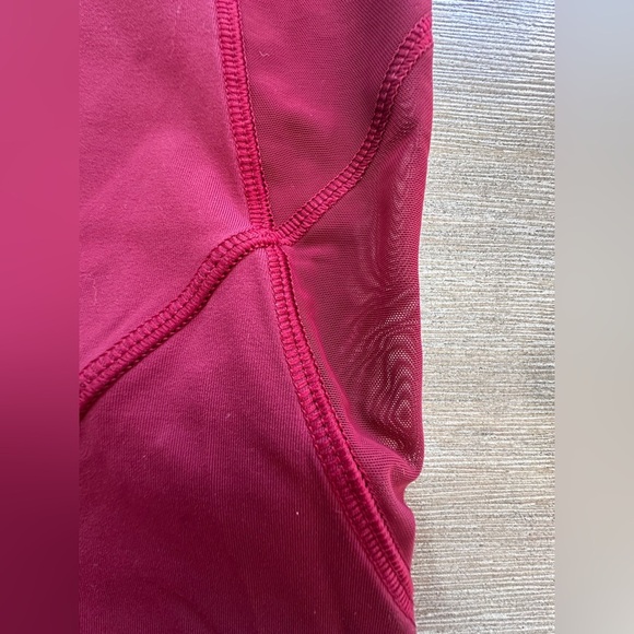 Lululemon women’s 8 lace mesh detail Burgundy Leggings - Picture 2 of 13